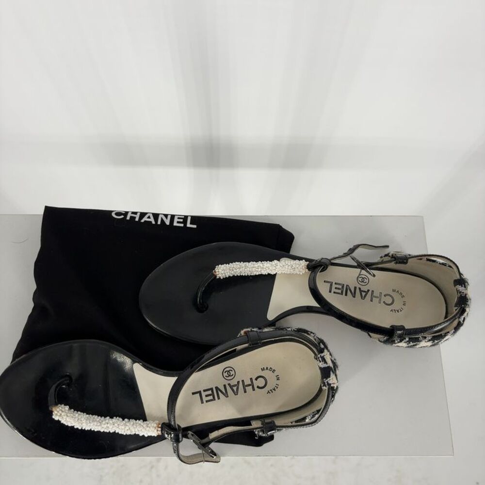 CHANEL Houndstooth Thong Sandals Flats Black White